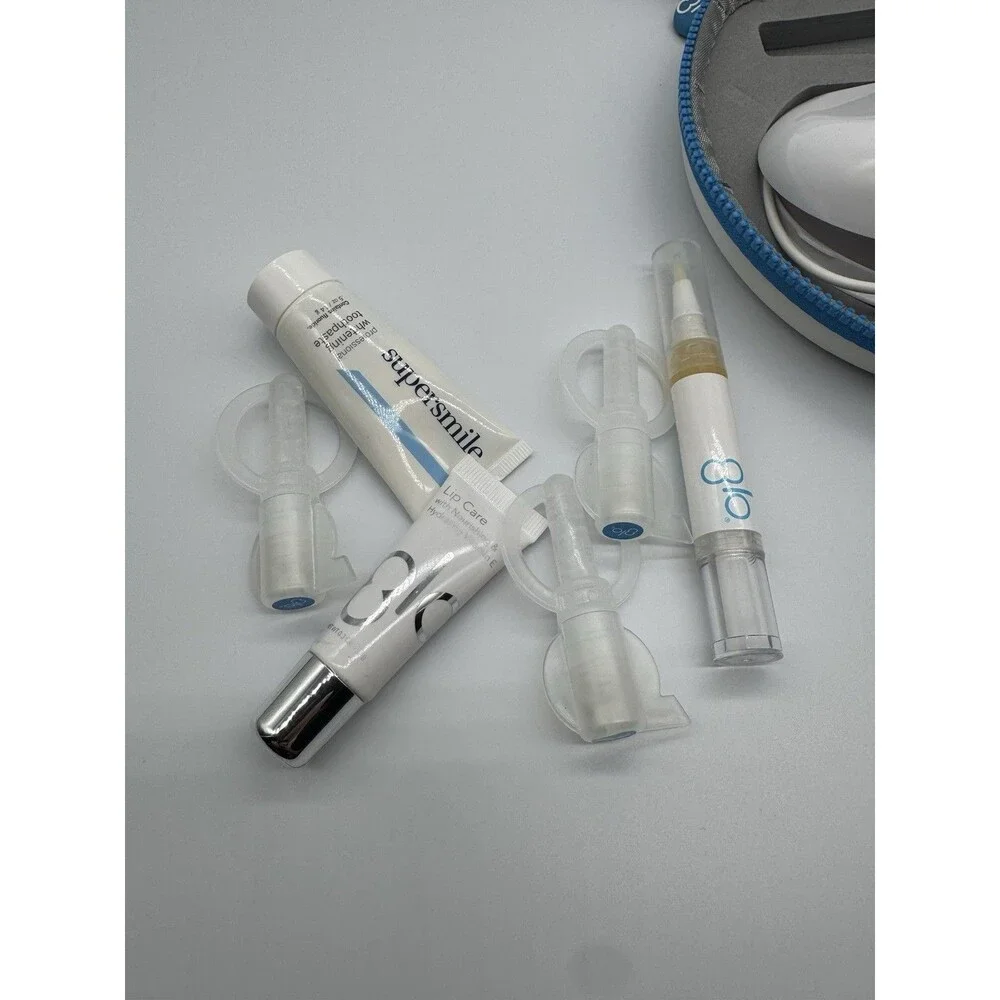 GLO Science — Classic Brilliant Teeth Whitening Device Kit White
